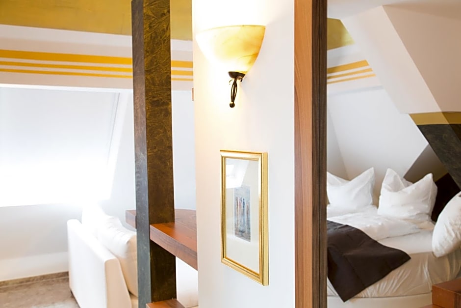 Alpha & Omega Hotel