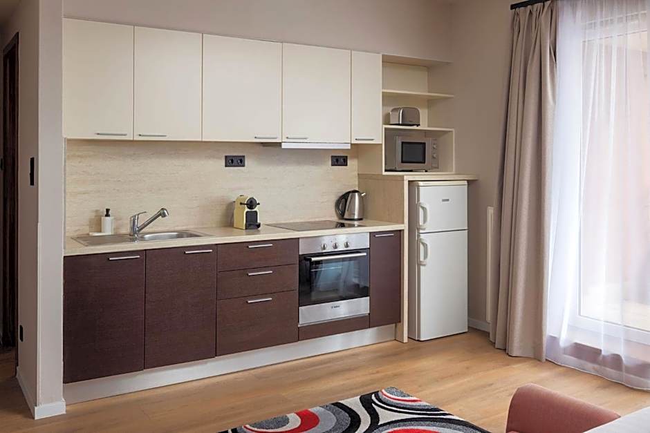 Escala Hotel & Suites