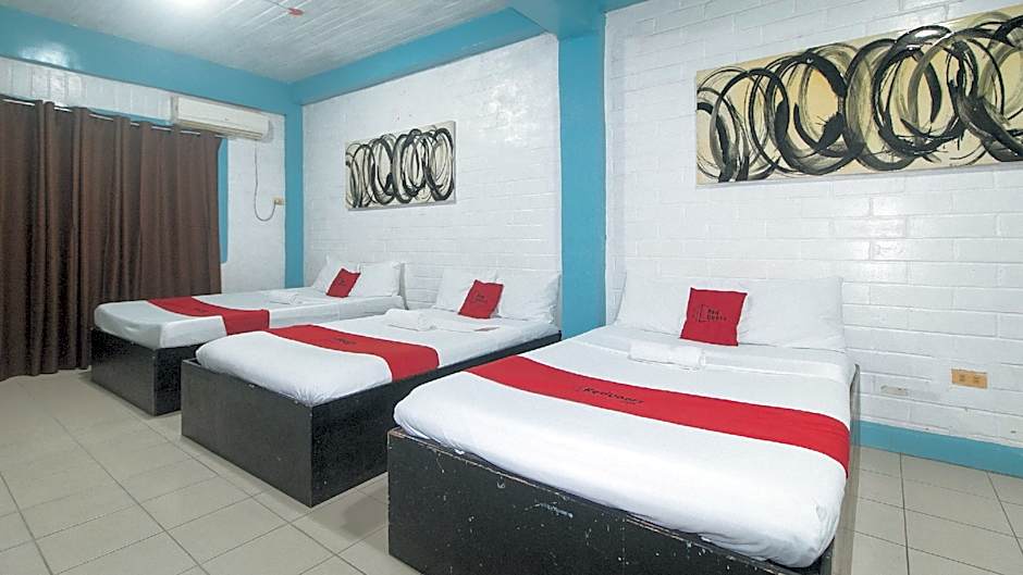 RedDoorz @ La Maria Pension and Tourist Inn