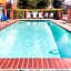 Days Inn & Suites by Wyndham Dallas
