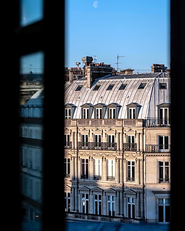 La Clef Louvre Paris by The Crest Collection