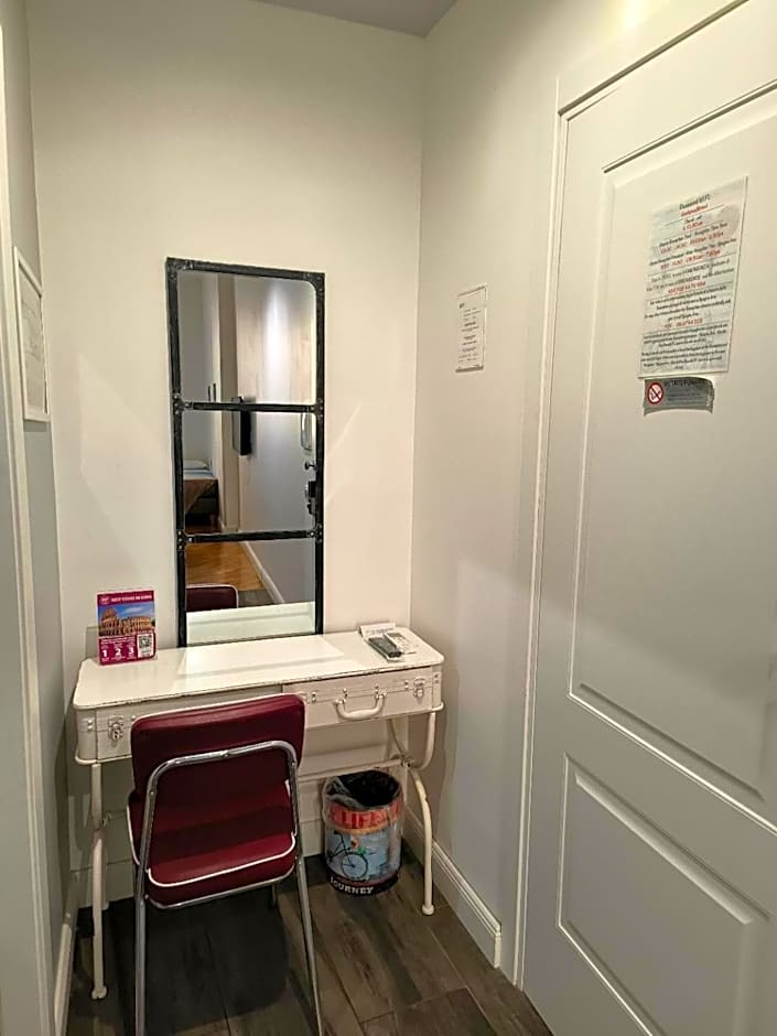 Trevi Contemporary Suite