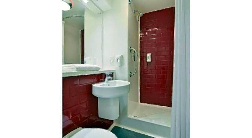 Travelodge Woking Central