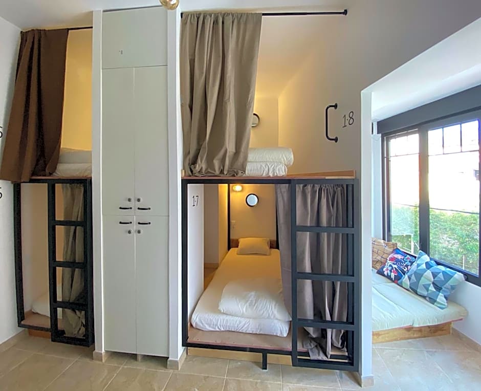 Hostel Numero Trece - FREE towels, coffee & tea, remote check-in