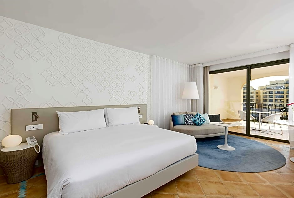Photo 1 of 3 of Executive 2 Queen Beds, Sea View