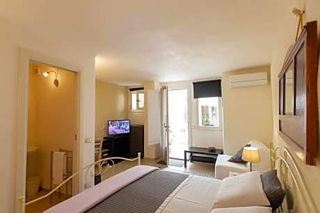 Deluxe Double Room with Extra Bed