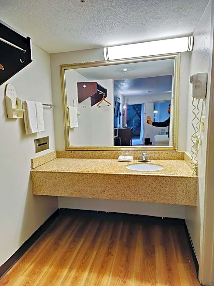 Travelers inn by OYO Wichita Falls