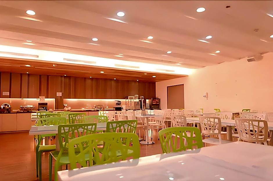 Kiwi Express Hotel - Kaohsiung Station