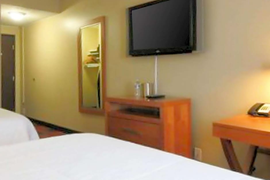 Quality Inn & Suites Airport