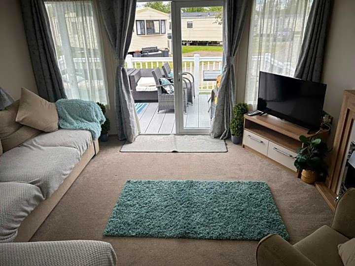 53A kingfisher court tattershall lakes luxury hot tub holidays