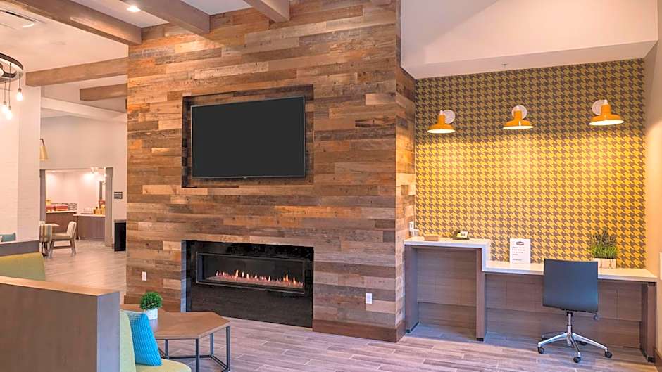 Hampton Inn By Hilton Riverside Downtown