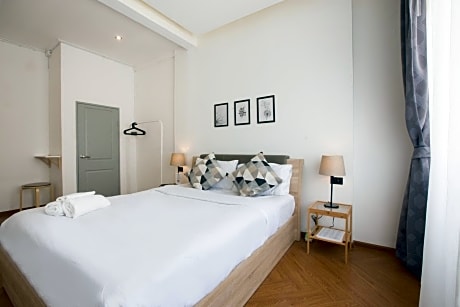 Deluxe Double Room with Private Bathroom