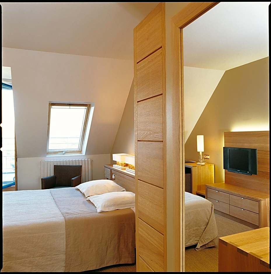 Hostellerie Pointe St-Mathieu,The Originals Collection