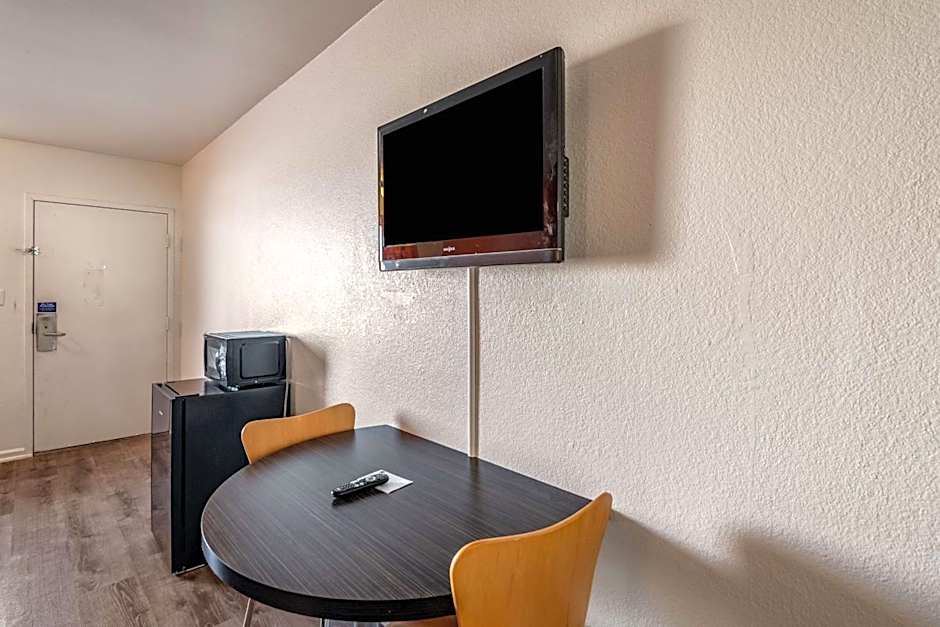 Motel 6-Portsmouth, VA