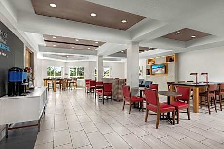 Holiday Inn Express Hotel & Suites Marina By IHG