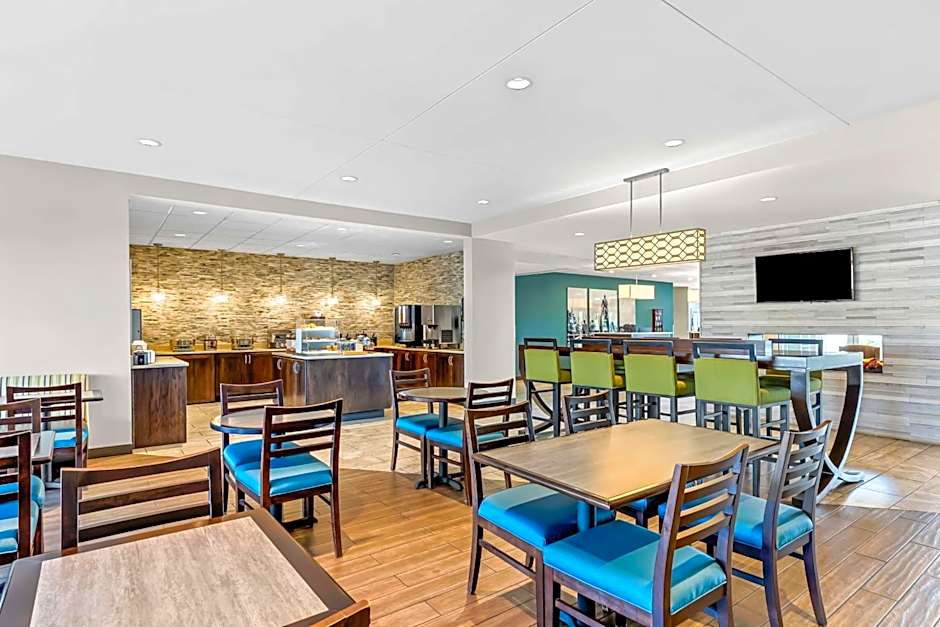 Best Western Plus Bolivar Hotel & Suites