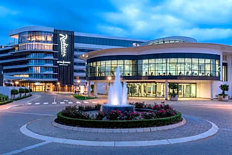 Radisson Hotel and Convention Centre OR Tambo Airport