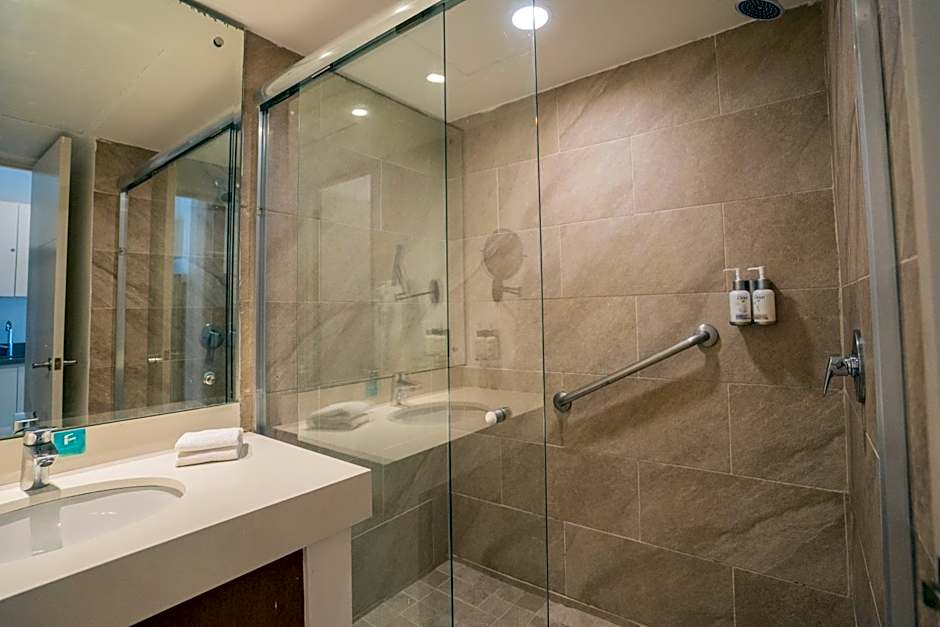 Pacific Palace Beach Tower Hotel