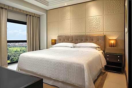 diplomatic suite, club lounge access, suite, 1 king, high floor