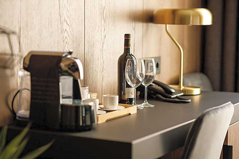 SCHUSTER Boarding House