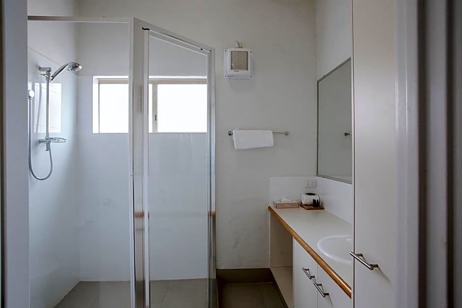 Canal Rocks Beachfront Apartments