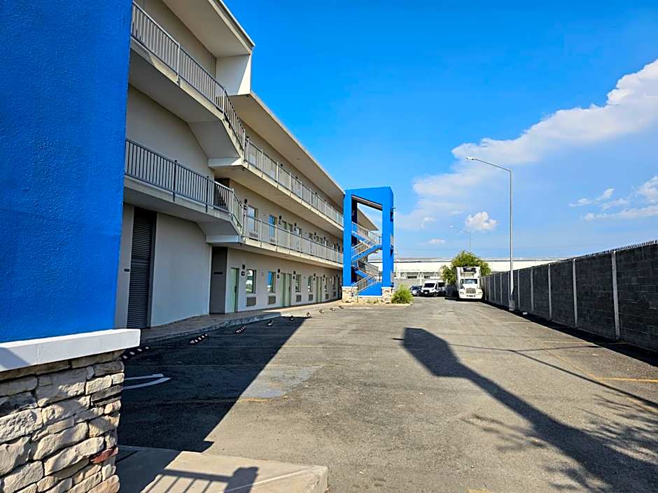 Bluu Hotel Aeropuerto Monclova-Frontera