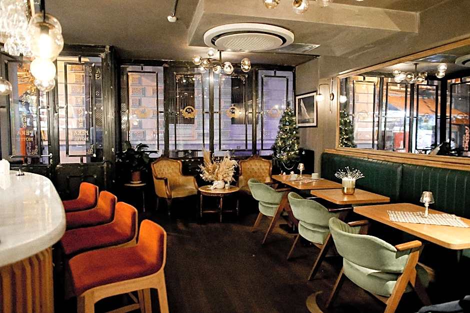 Aleksandr Pera Hotel