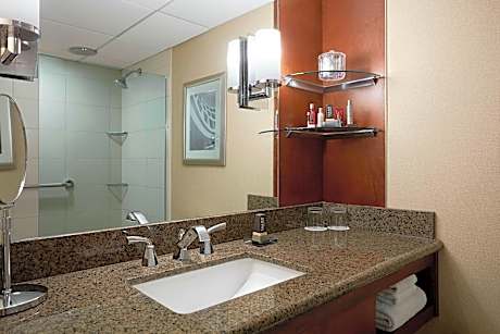 Concierge lounge access, Guest room, 2 Queen
