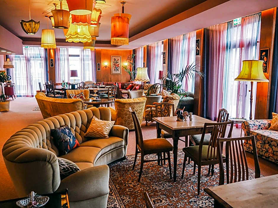 Tante ALMA's Mülheimer Hotel