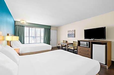 Queen Room with Two Queen Beds - Pet Friendly/Non-Smoking