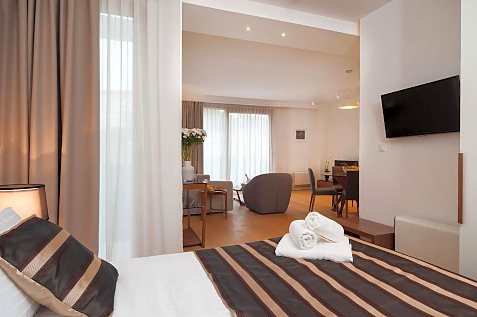 Residence by Vestibul Palace
