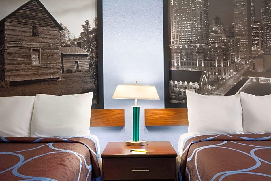 Super 8 by Wyndham Charlotte University