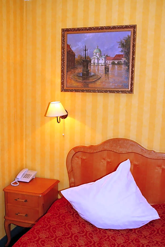 Dedek Park - historyczny dworek w pięknym Parku Skaryszewskim obok Stadionu Narodowego