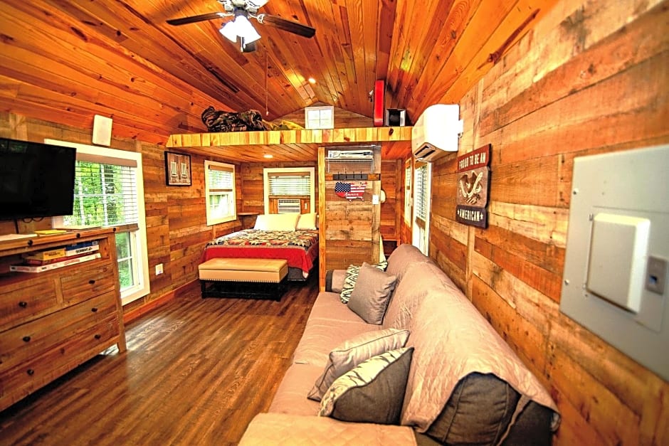 The Americana - Parker Creek Bend Cabins