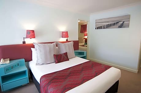 Suite - 1 Queen 4 Single Beds Non-Smoking 2 Rooms Work Desk Mini Bar Wi-Fi Air-Conditioned