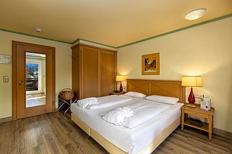 Standard Room with Valley View