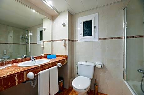 DOUBLE ROOM WITH BALCONY