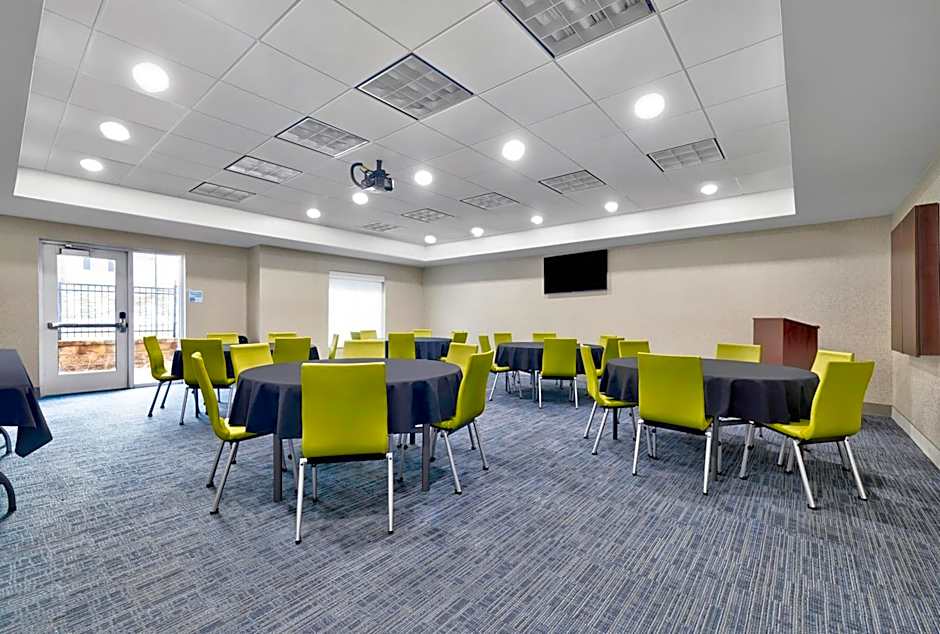 Holiday Inn Express Hotel & Suites Kansas City - Grandview By IHG