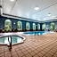 Days Inn & Suites by Wyndham Thunder Bay