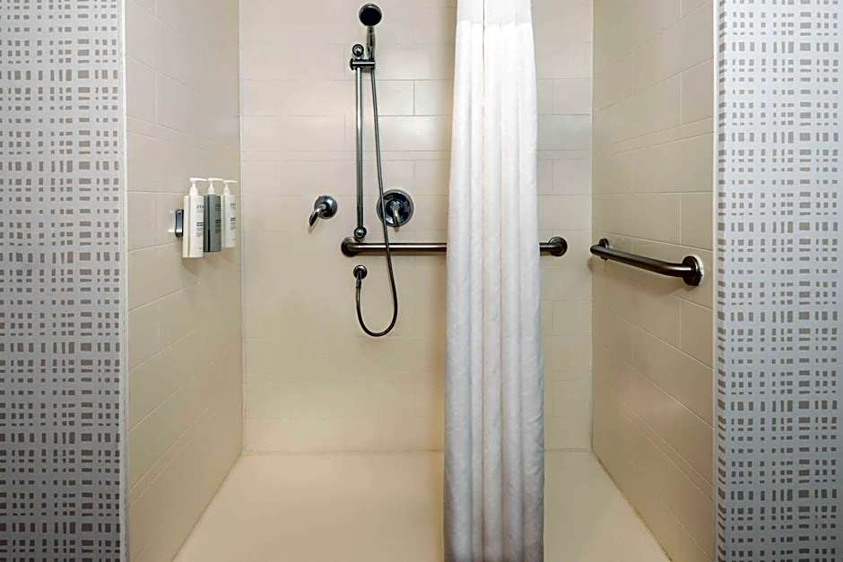 Hampton Inn & Suites Clearwater Beach