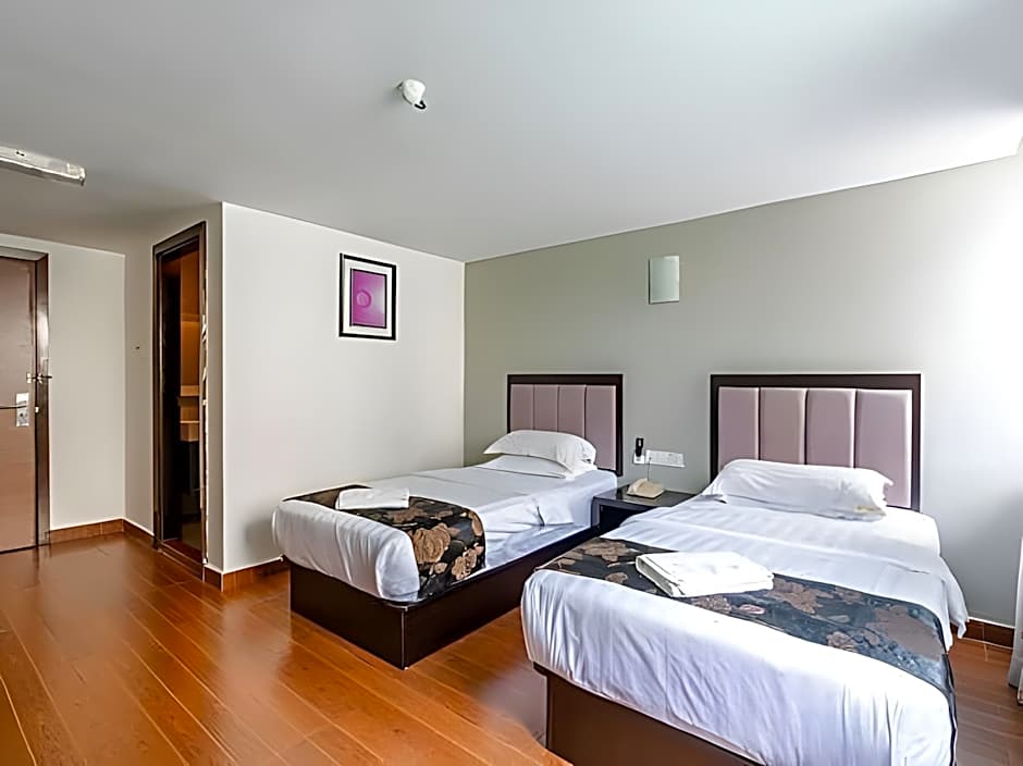 Kk Waterfront Hotel