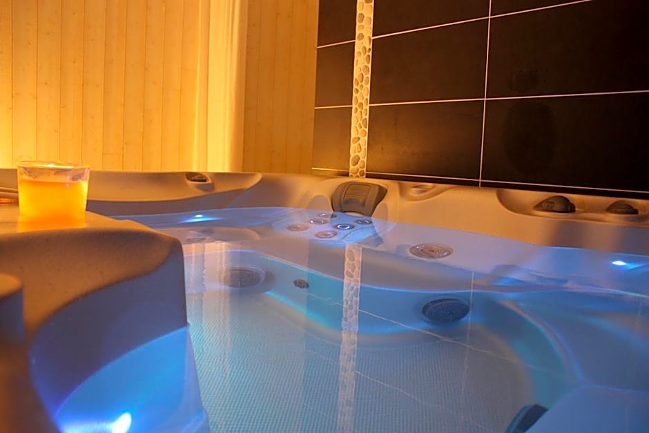 Logis Latitude Ouest Hôtel Restaurant & Spa