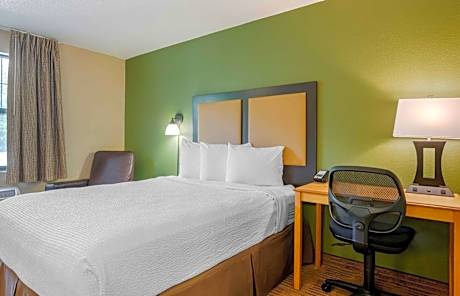 Queen studio with 1 Queen Bed - Disability Access/Non-Smoking