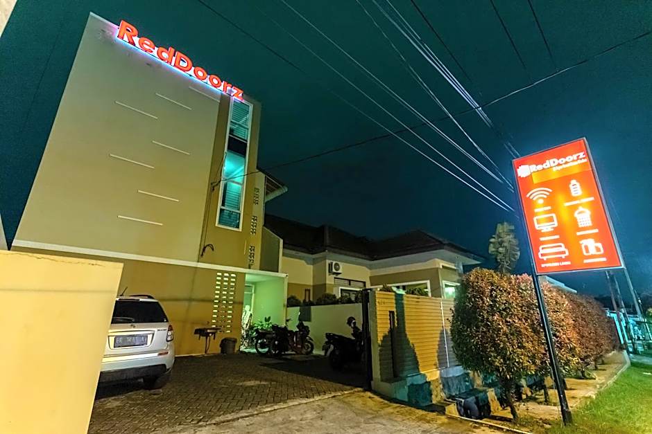 RedDoorz At Joyce Guest House Medan