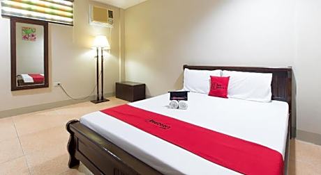 RedDoorz @ Teofila Lodge