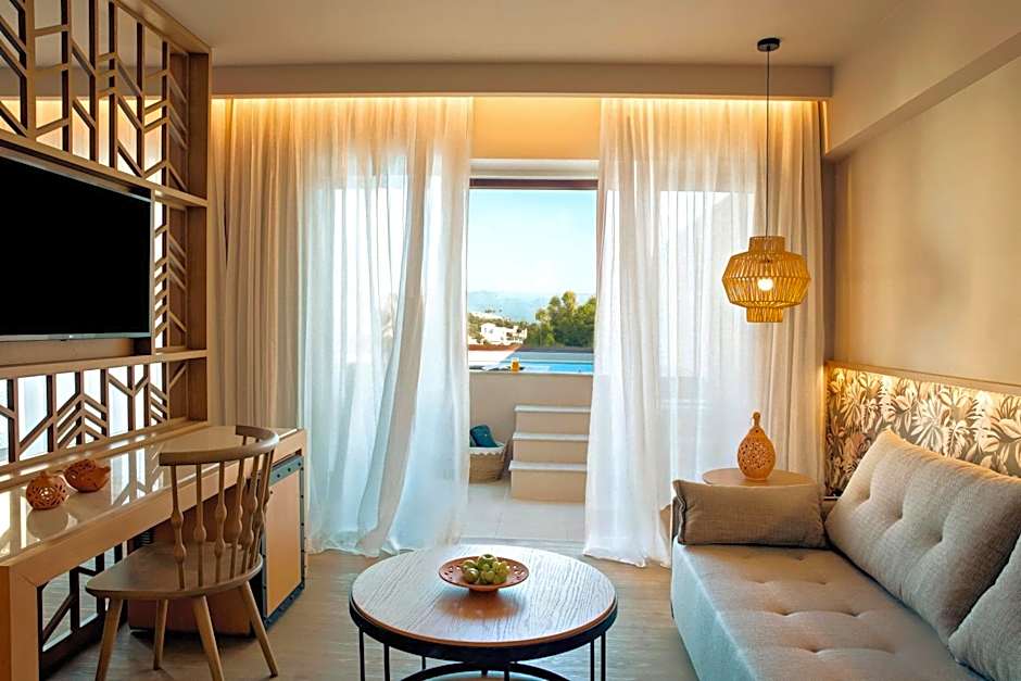Zeus Eleva Mirabello Bay