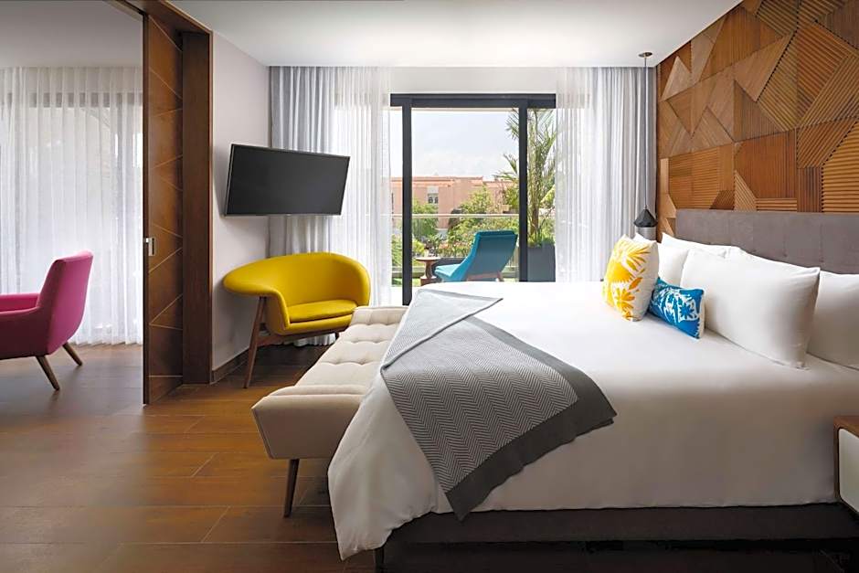 The Fives Downtown Hotel & Residences, Curio Collection by Hilton