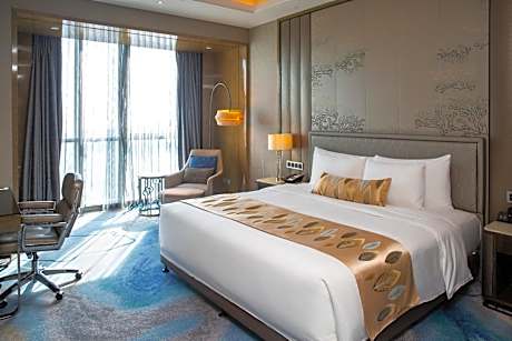Executive Queen Room with City View