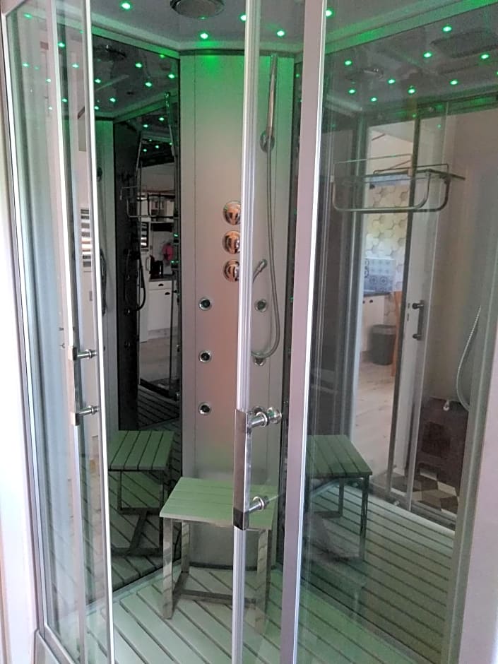 le haut village Chambre d'hôtes Mobi-Loft cosy sauna ,douche ,chromothérapie