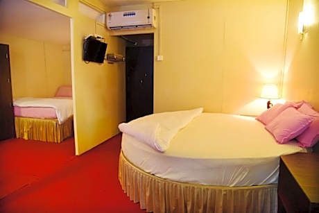 Deluxe Family Room